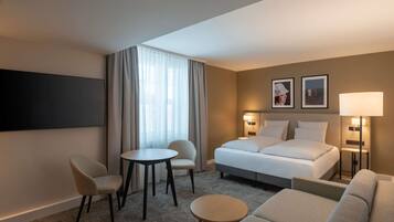 Studio, 1 Double Bed | 1 bedroom, hypo-allergenic bedding, in-room safe, desk