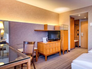 1 bedroom, hypo-allergenic bedding, in-room safe, desk
