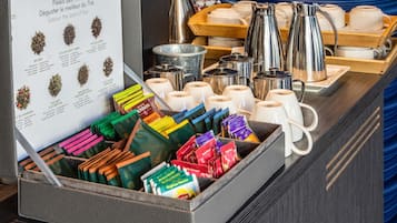 Desayuno a la carta (EUR 22 por persona)