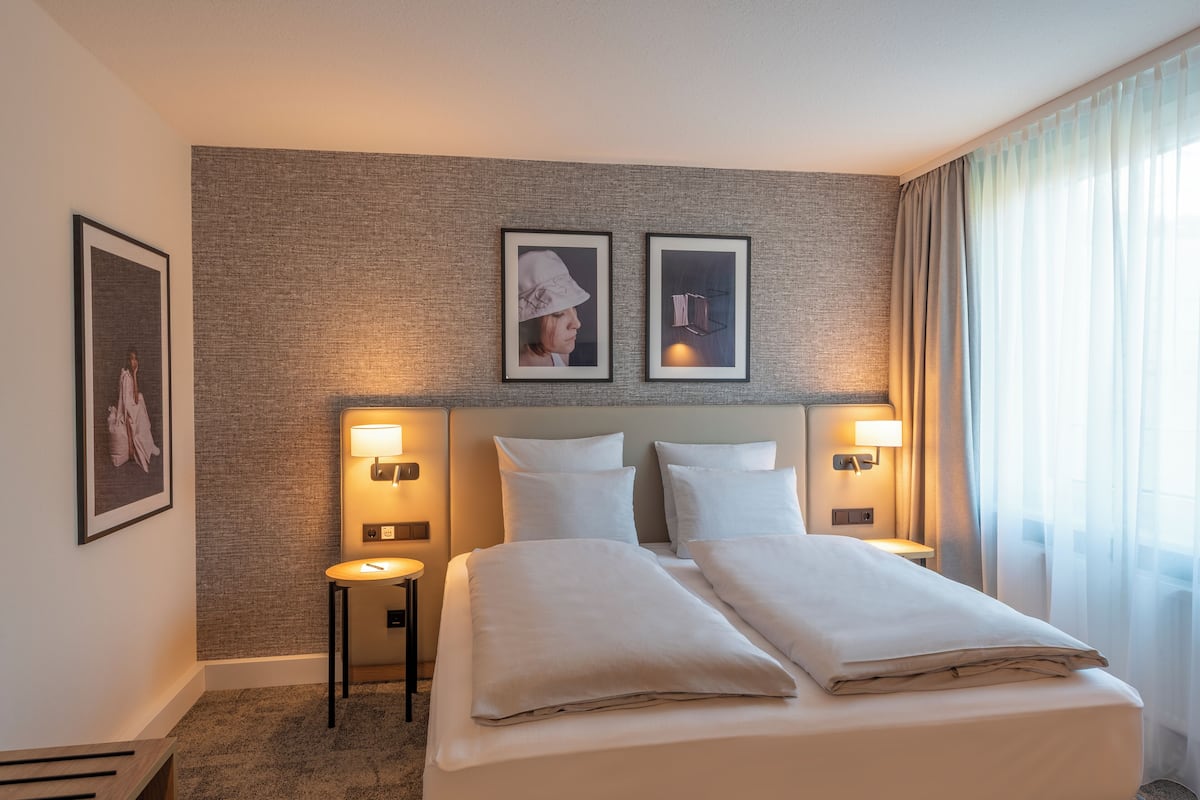 Junior Suite, 1 King Bed with Sofa bed