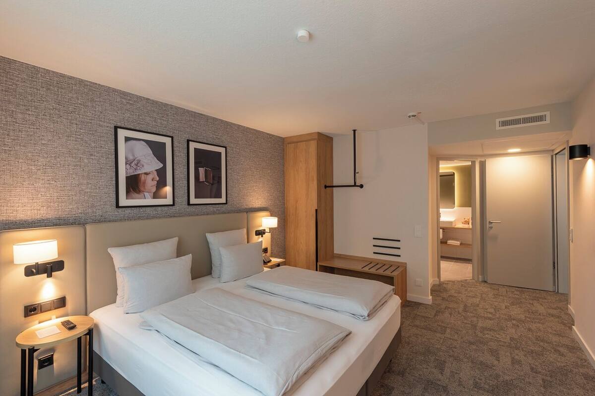 Suite, 1 Double Bed with Sofa bed | 1 bedroom, hypo-allergenic bedding, in-room safe, desk
