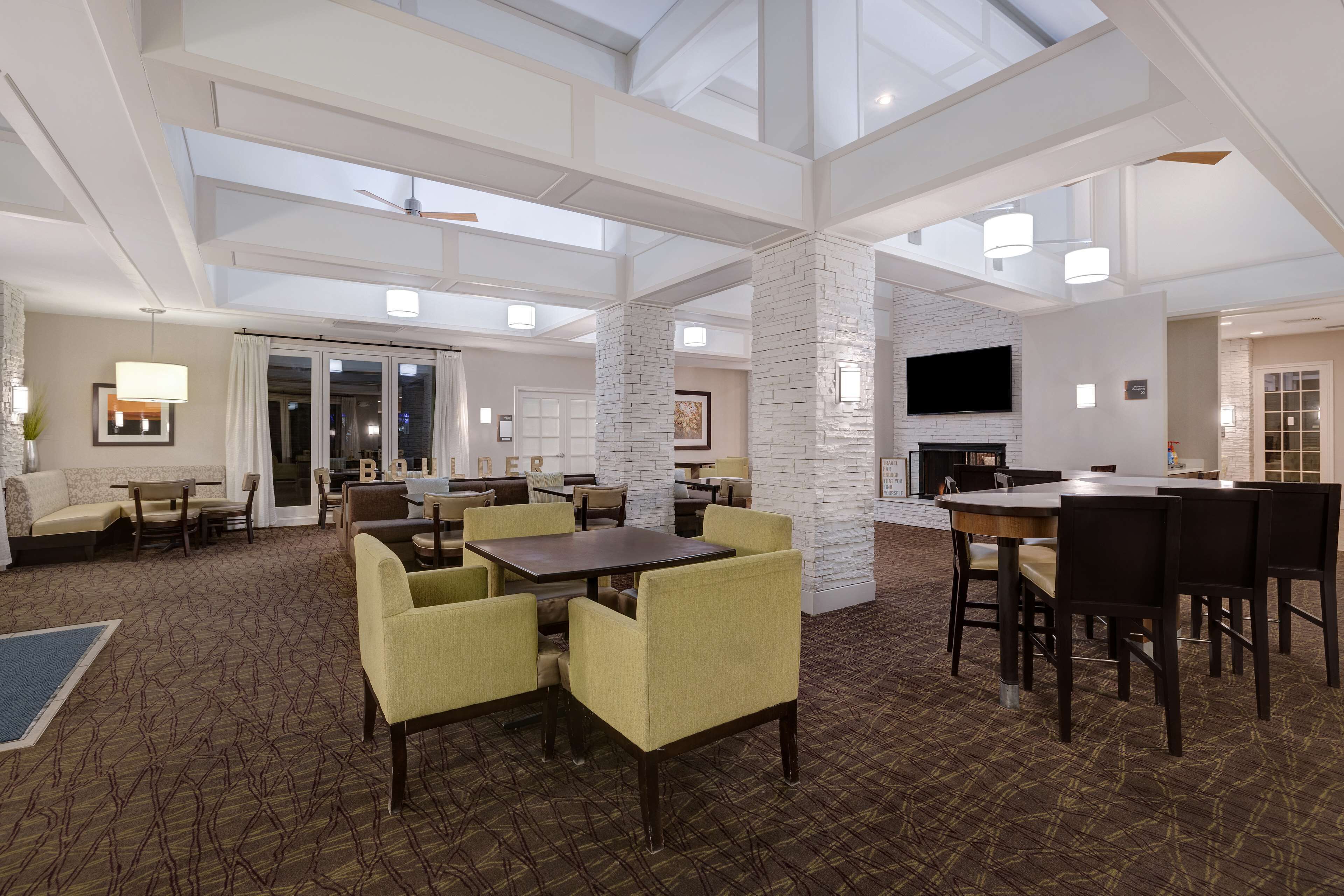 Sudah termasuk sarapan prasmanan setiap hari