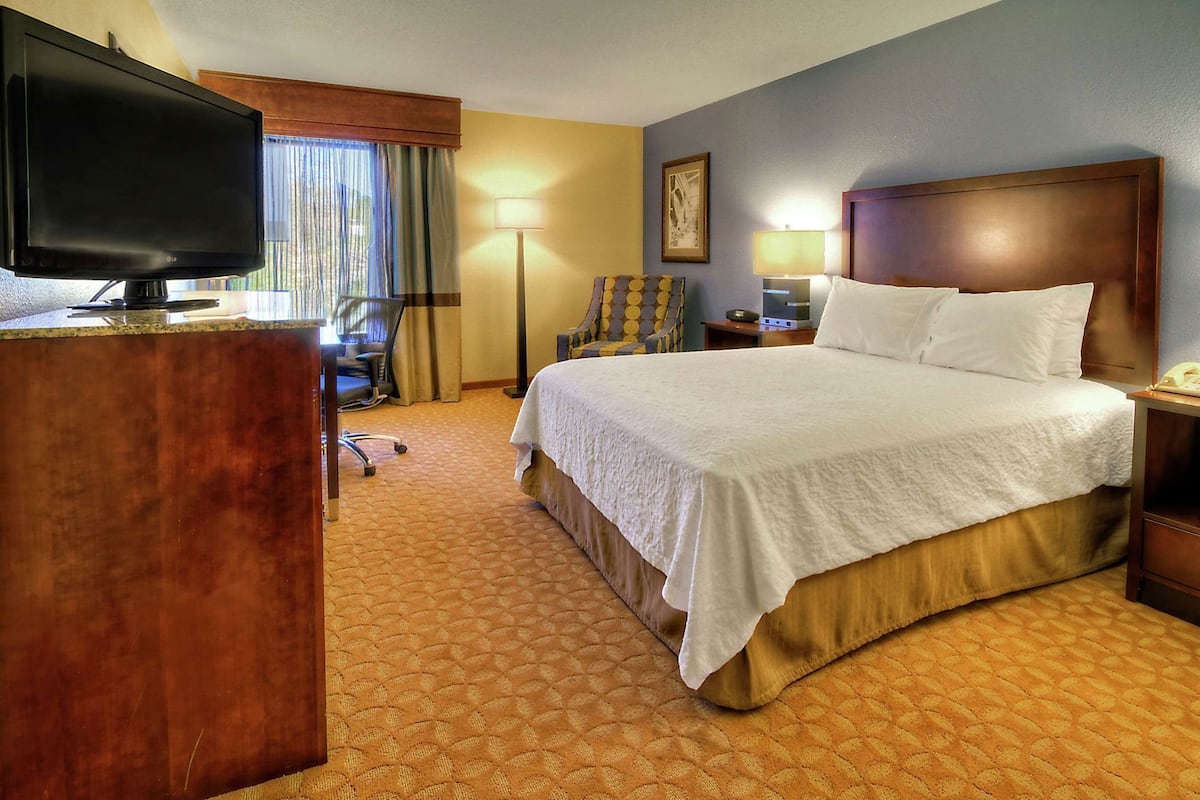 In-room safe, iron/ironing board, free WiFi, bed sheets