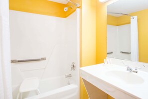 Bañera con ducha, cabezal de ducha con hidromasaje