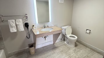 Room, 1 King Bed, Accessible, Non Smoking (Bathtub w/ Grab Bars) | Bathroom
