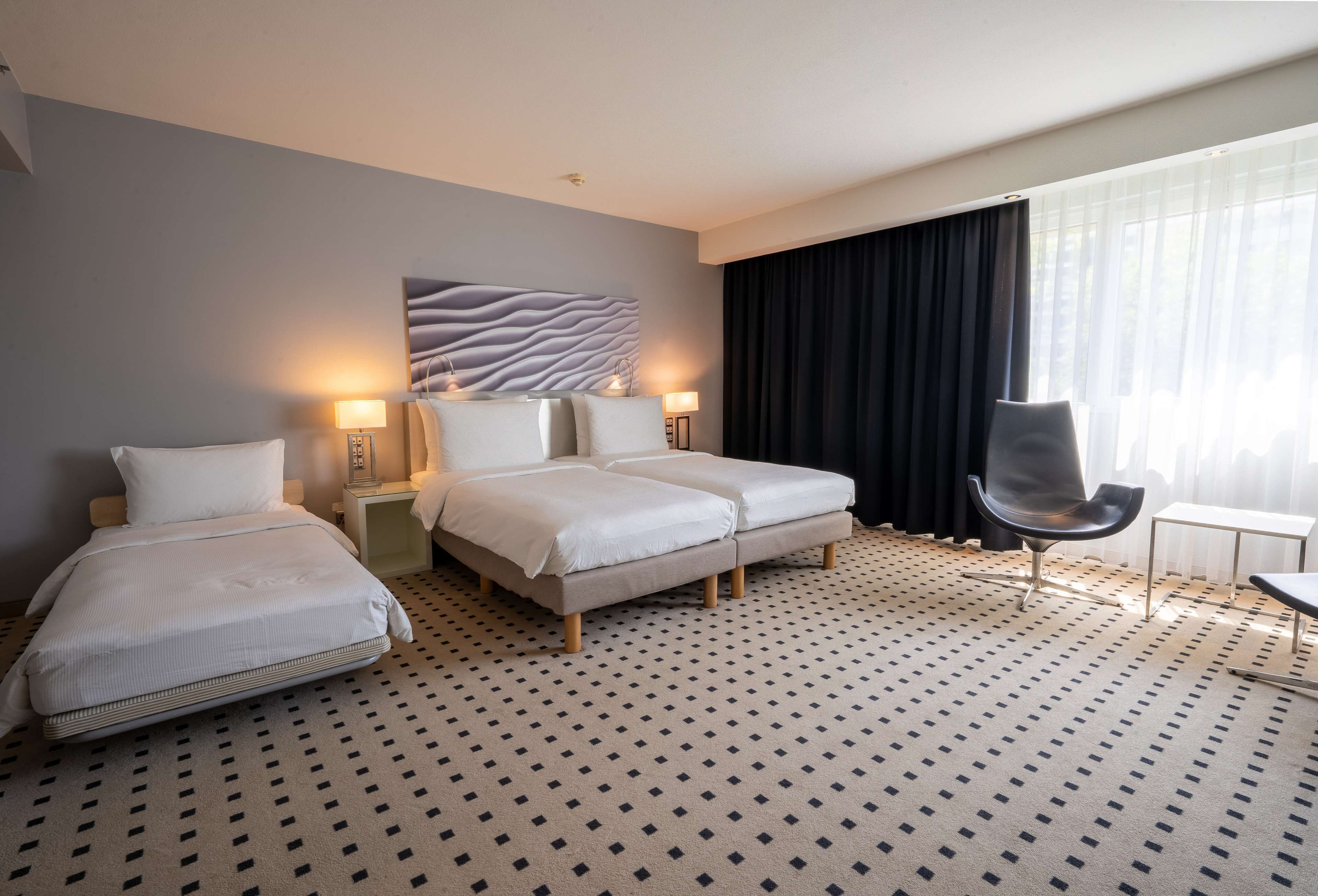 hypo-allergenic bedding, in-room safe, desk, laptop workspace