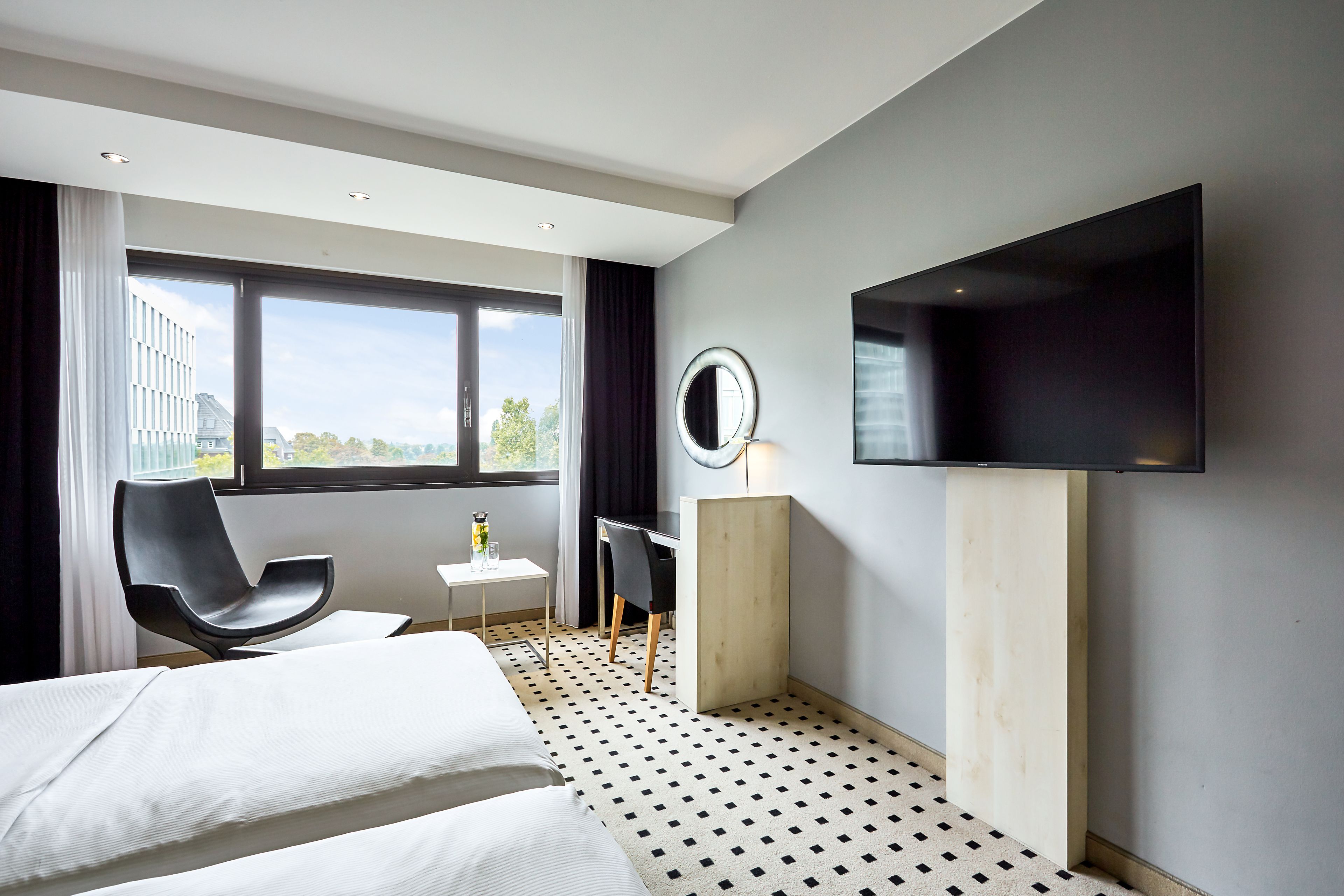 hypo-allergenic bedding, in-room safe, desk, laptop workspace