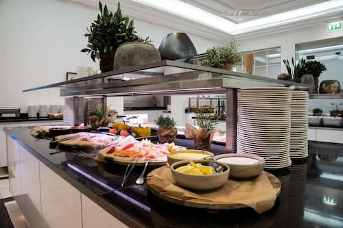 Tägliches Frühstücksbuffet gegen Gebühr