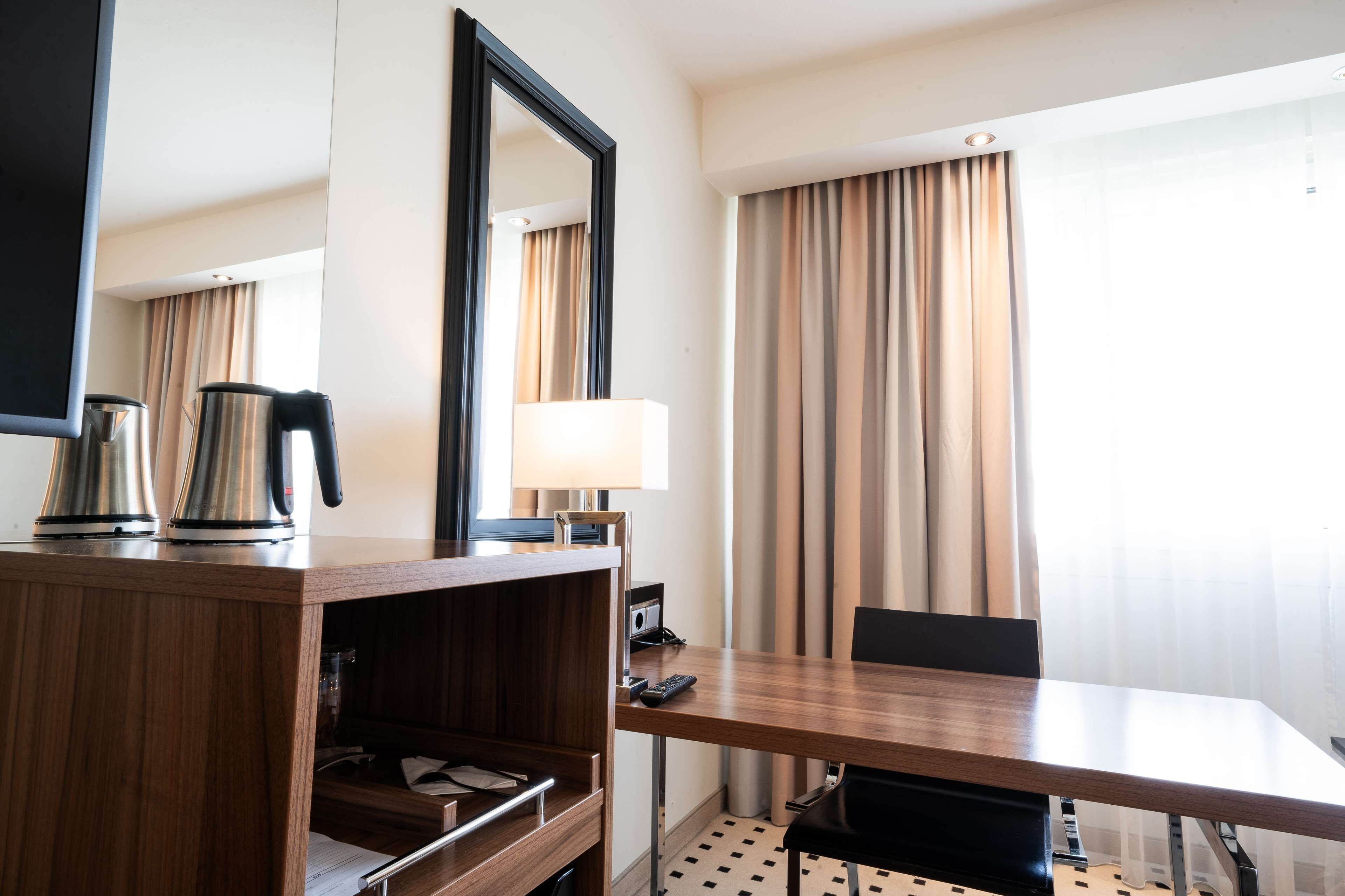 standard room | hypo-allergenic bedding, in-room safe, desk, laptop workspace