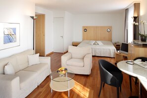 Phòng đôi hoặc 2 giường đơn Superior | Bộ đồ giường kháng dị ứng, minibar, két bảo mật tại phòng, bàn 