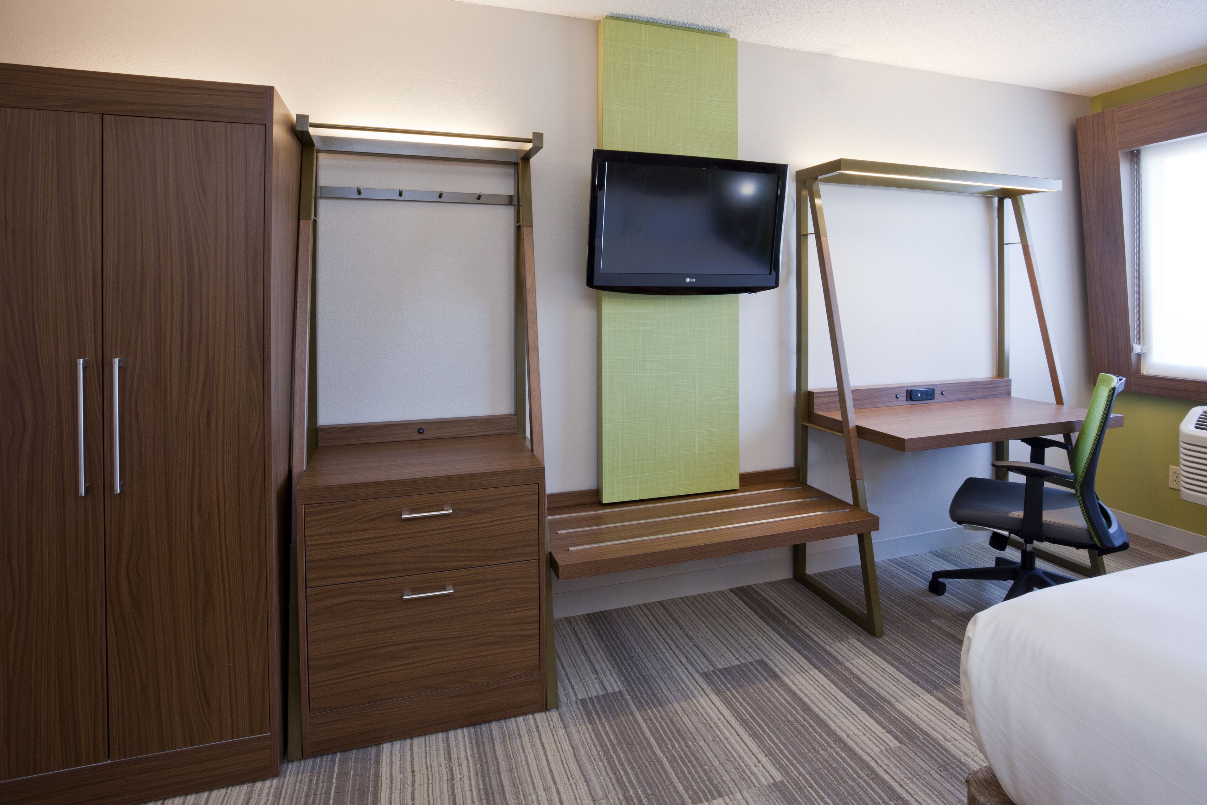 Photo - Holiday Inn Express & Suites Minneapolis - West End by IHG