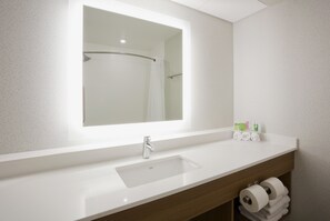 Combined shower/bathtub, free toiletries, hair dryer, towels - Holiday Inn Express & Suites Minneapolis – West End by IHG (Golden Valley)