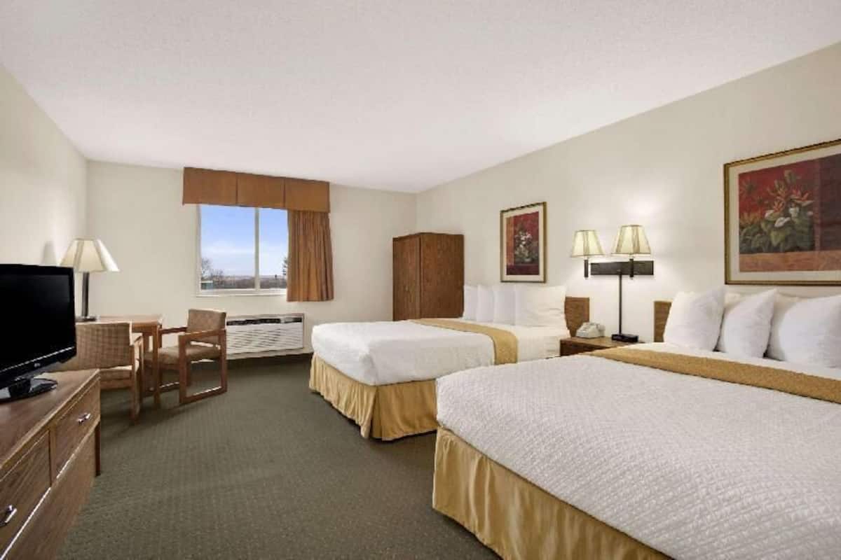 Premium bedding, down duvets, in-room safe, individually furnished
