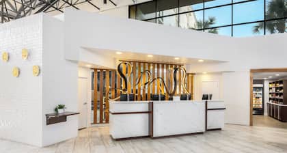 Crowne Plaza Hotel Jacksonville Airport/I-95N by IHG