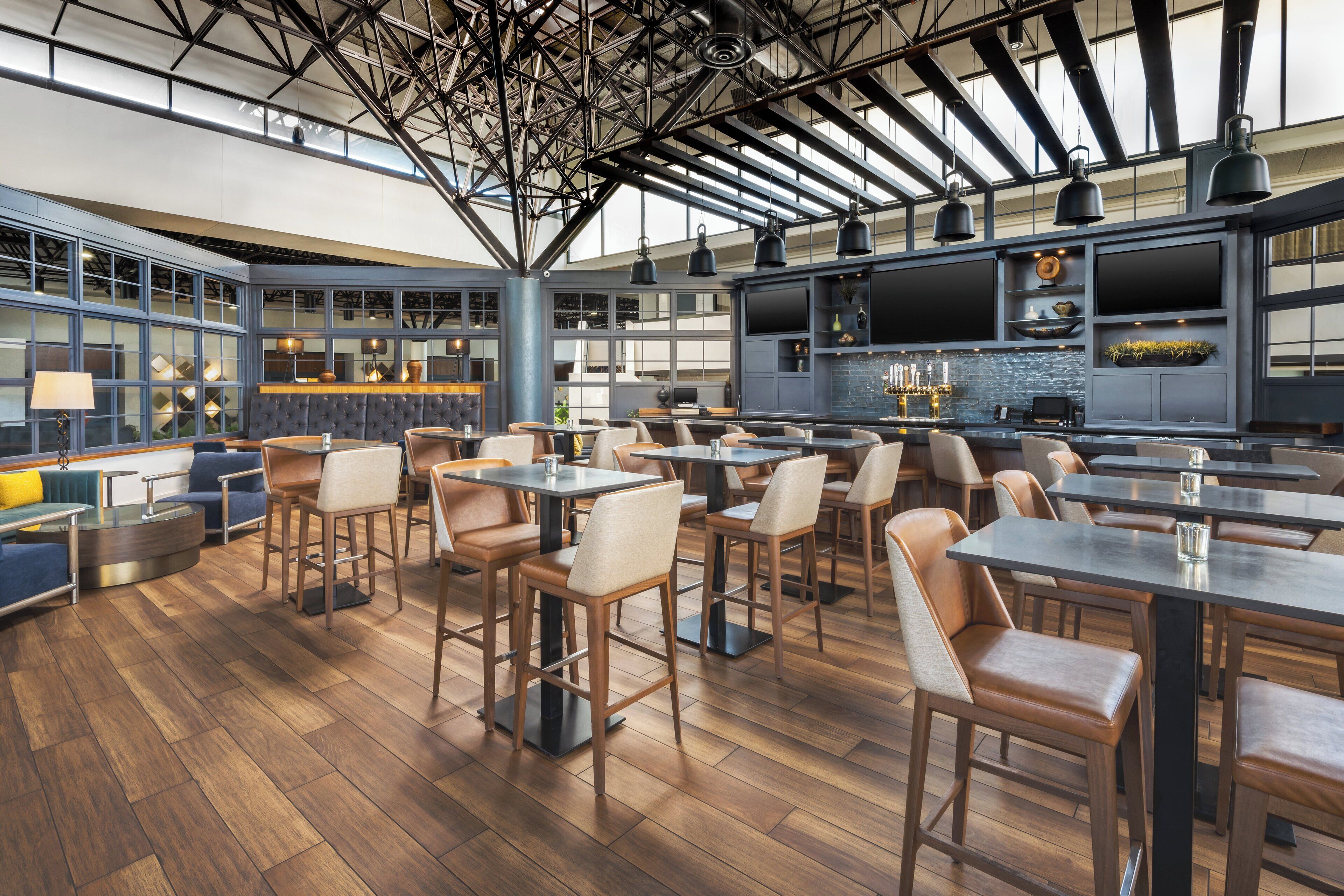 2 間餐廳；供應早餐