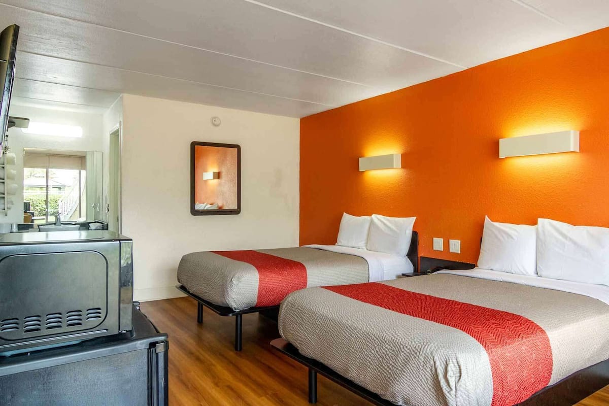 Free WiFi, bed sheets