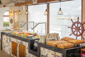 4 restaurants; breakfast, lunch, and dinner served