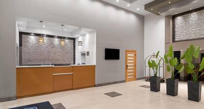 Travelodge Inn & Suites by Wyndham Anaheim on Disneyland Dr