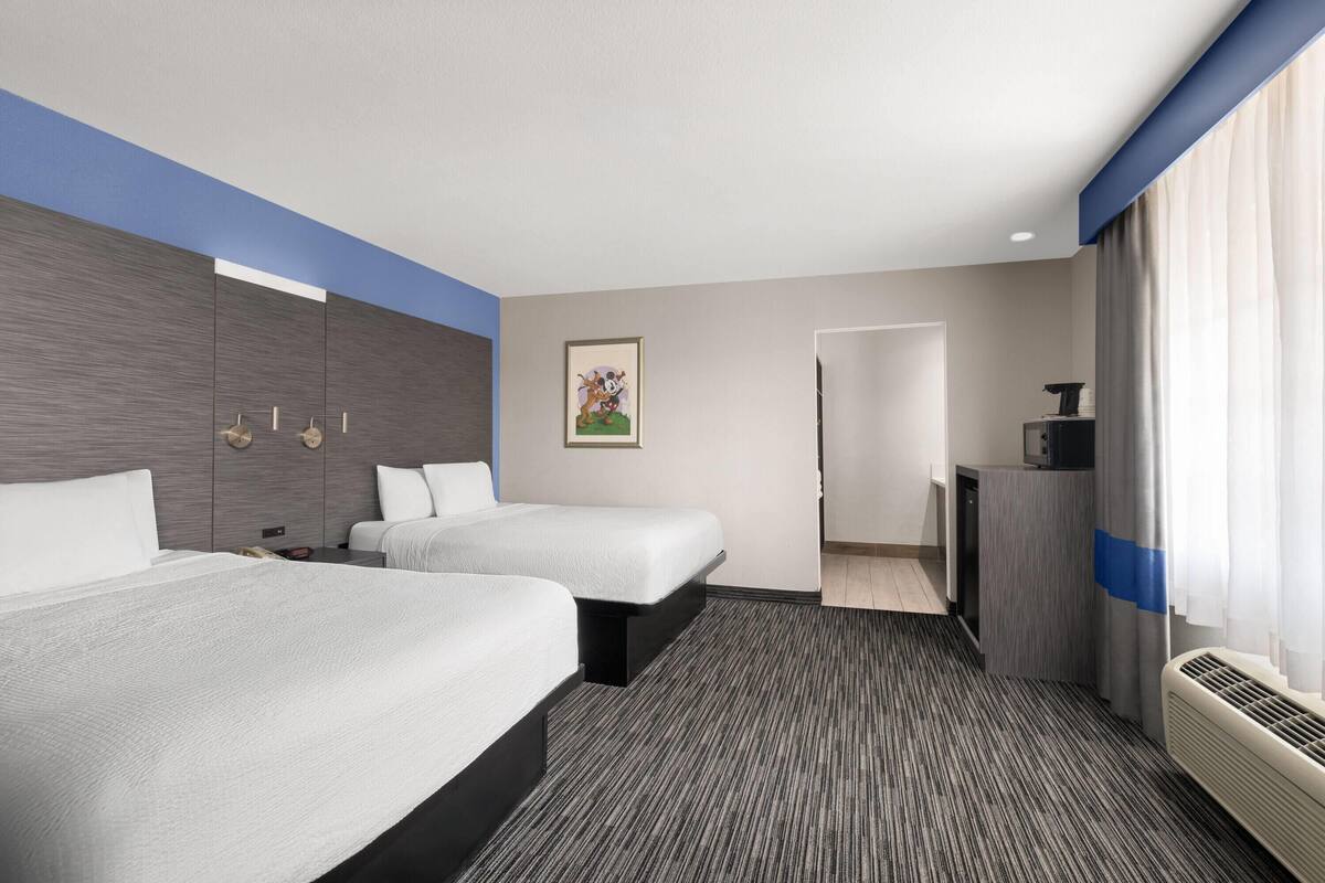 ห้องสวีท, เตียงควีนไซส์ 2 เตียง, ปลอดบุหรี่ (Mini Suite) | โต๊ะทำงาน, ผ้าม่านกันแสง, เตารีด/โต๊ะรีดผ้า, เปล/เตี ยงเด็กอ่อน (ฟรี)