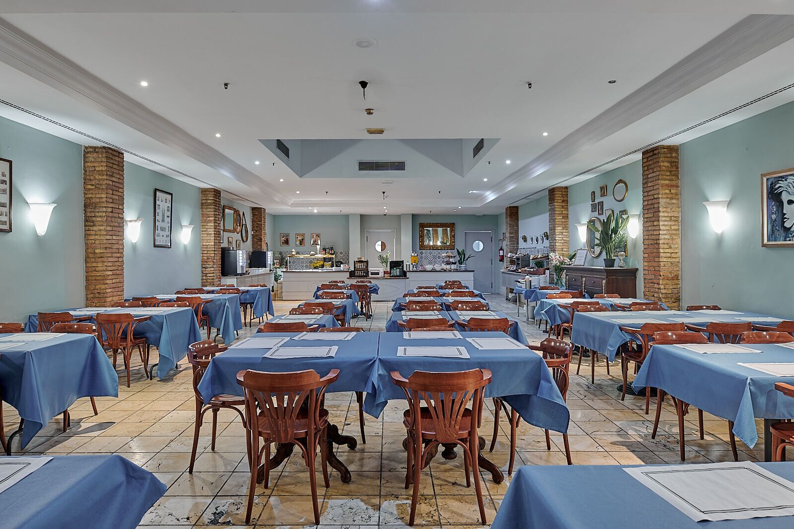 Tägliches inbegriffenes kontinentales Frühstück