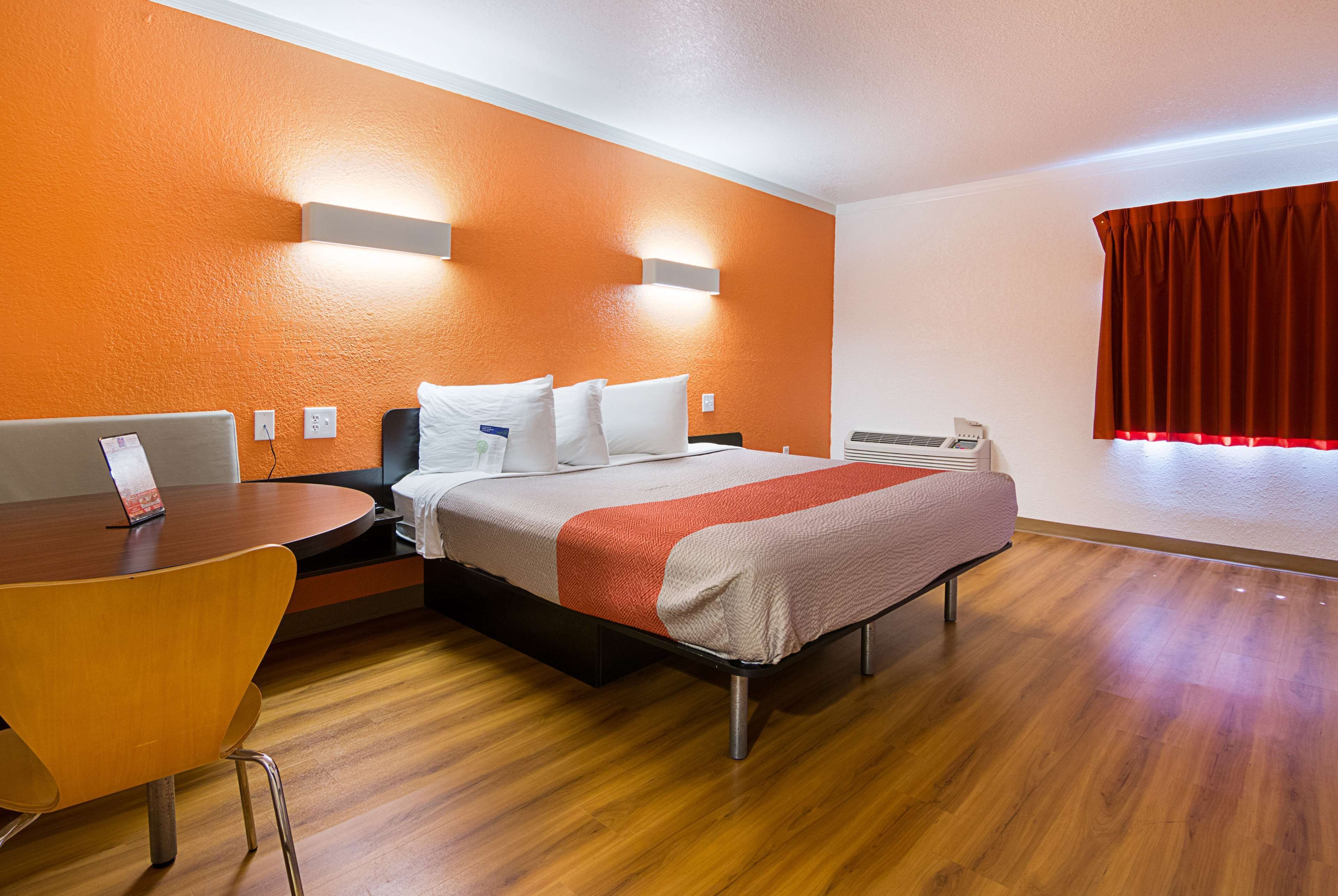 Coffres-forts dans les chambres, Wi-Fi gratuit, draps fournis