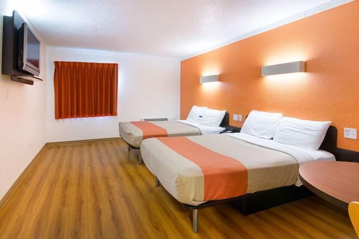 In-room safe, free WiFi, bed sheets