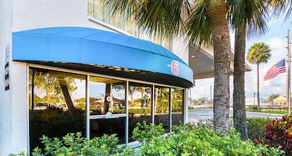 Motel 6 Tampa, FL - Fairgrounds