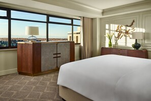 Premium bedding, in-room safe, desk, laptop workspace - The Ritz-Carlton, Denver (Denver)