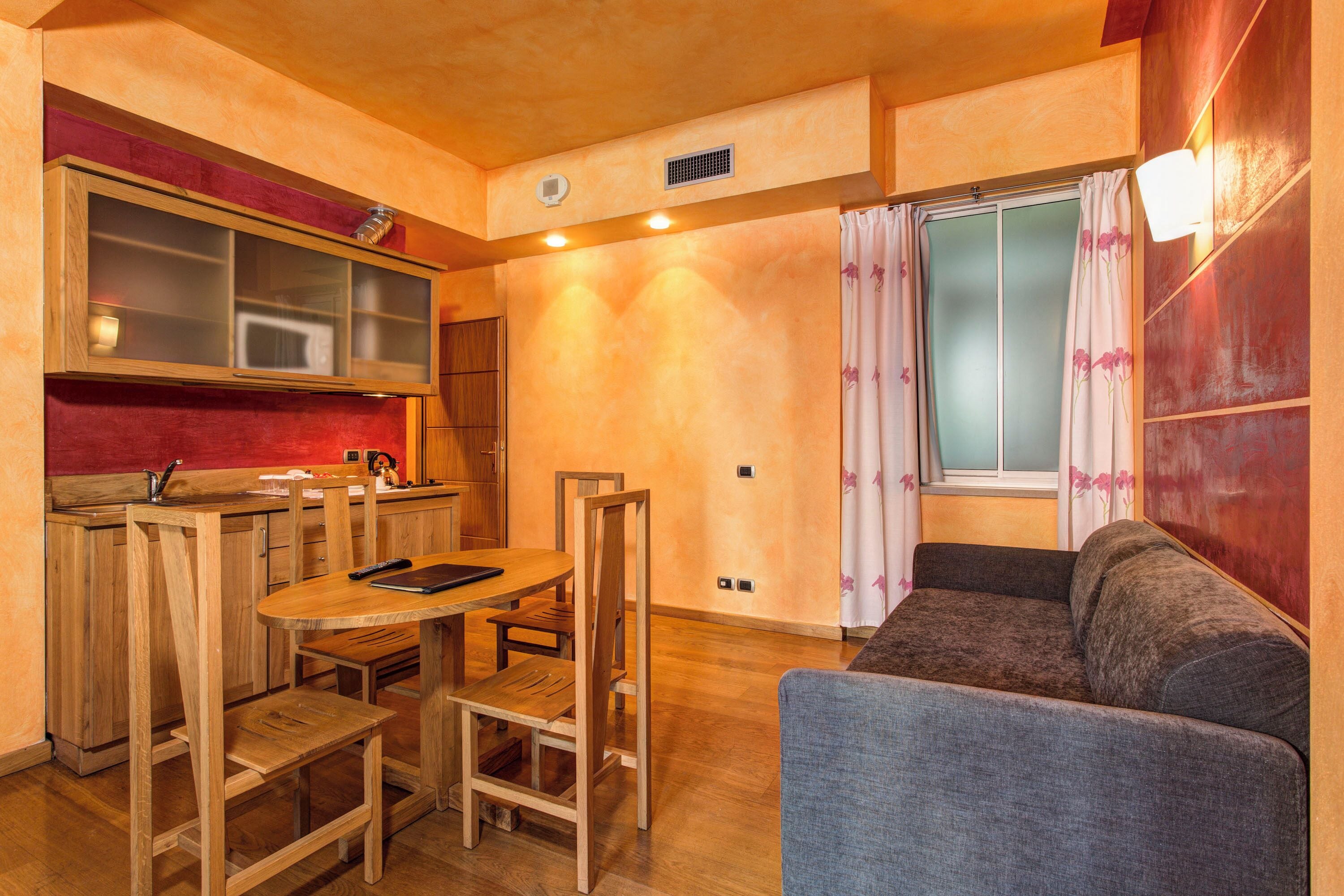 junior suite, multiple beds, non smoking, kitchenette | private kitchen | electric kettle