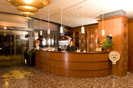 Reception. Hotel Firenze