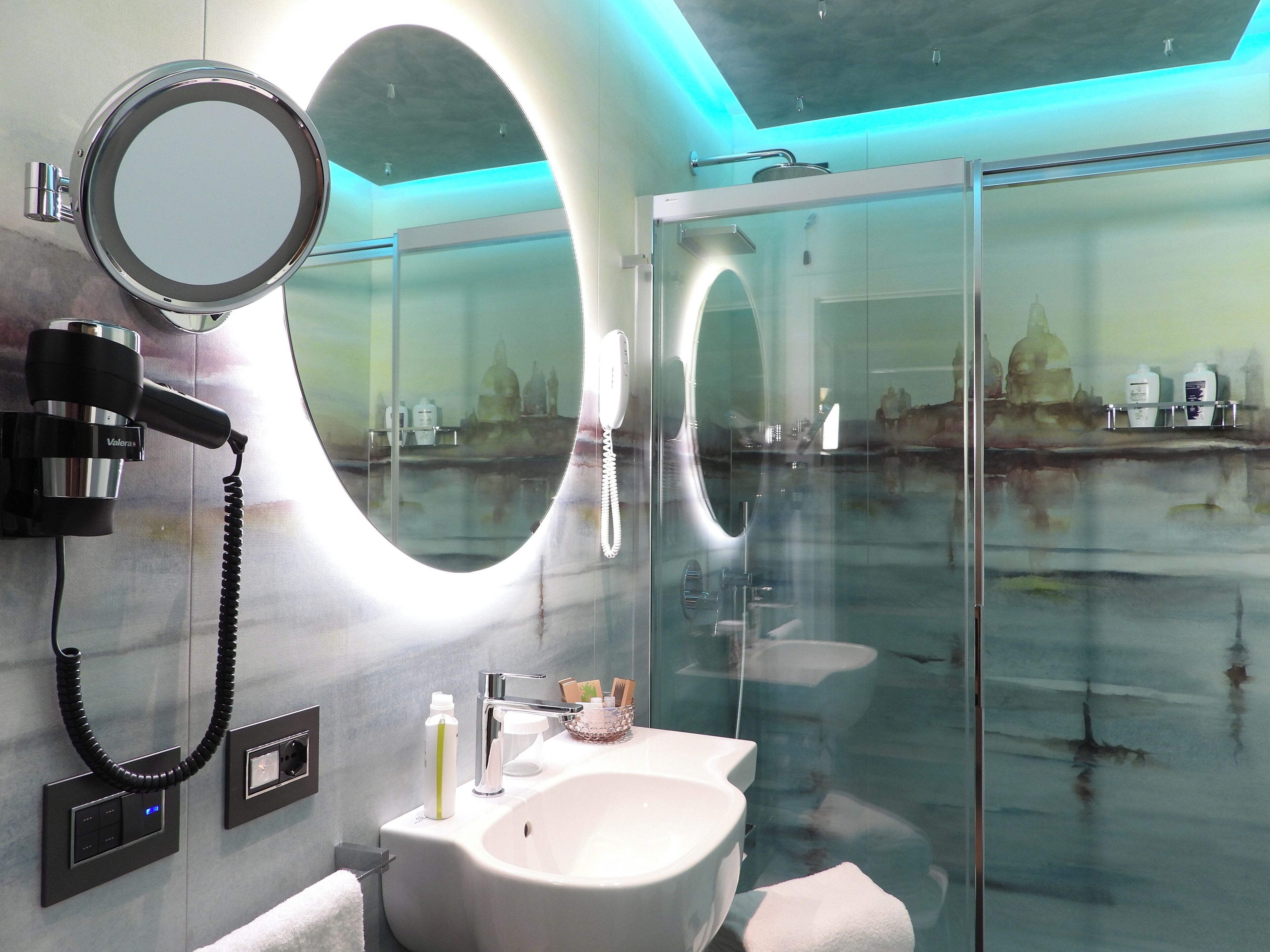 premium double room | bathroom | shower, free toiletries, hair dryer, bidet