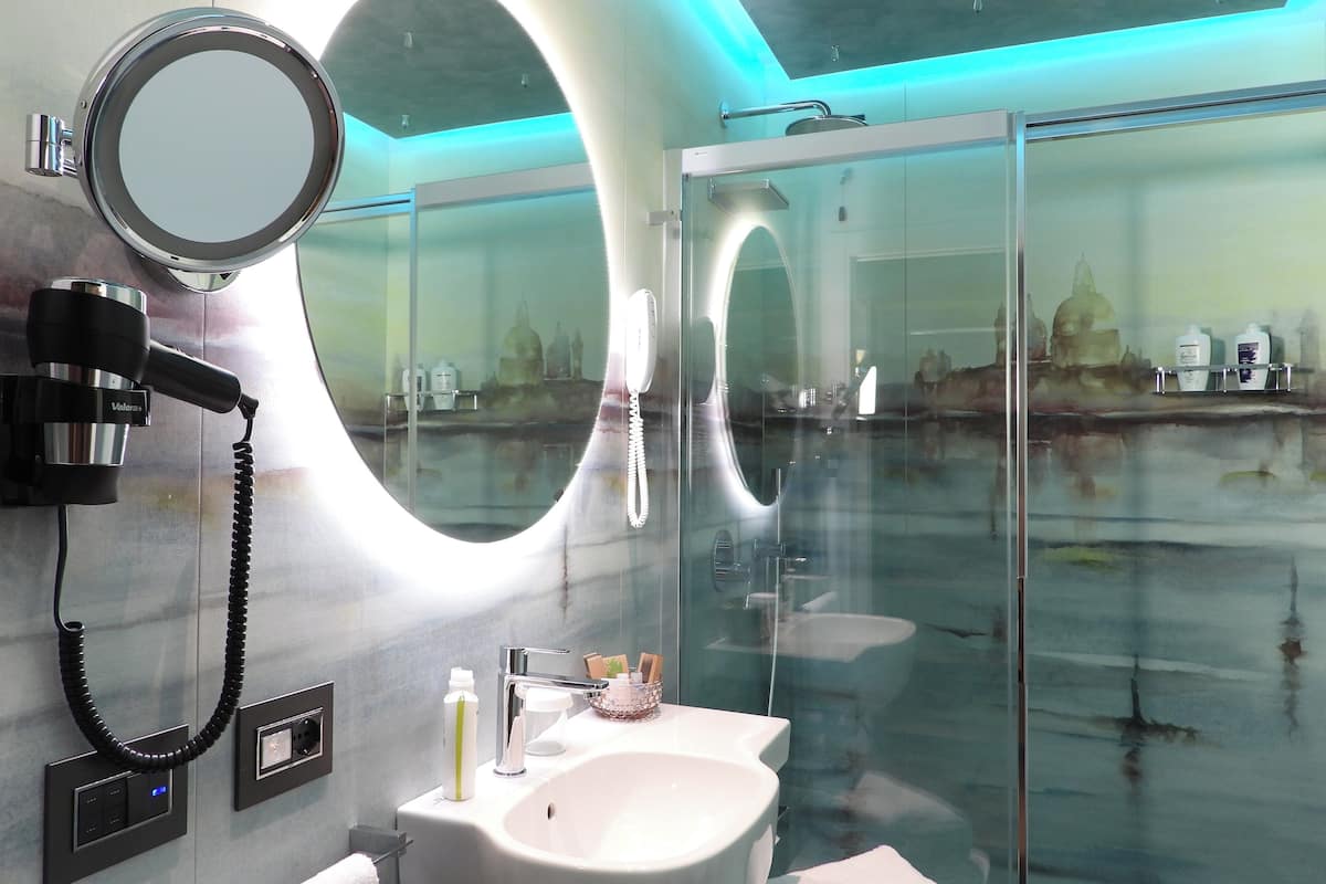 premium double room | bathroom | shower, free toiletries, hair dryer, bidet