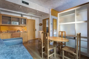 Junior Suite - Separate Building | Living area | 42-inch LCD TV with satellite channels, TV - Hotel Firenze (Verona)
