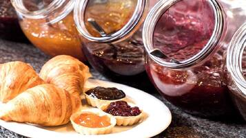 Daily buffet breakfast for a fee