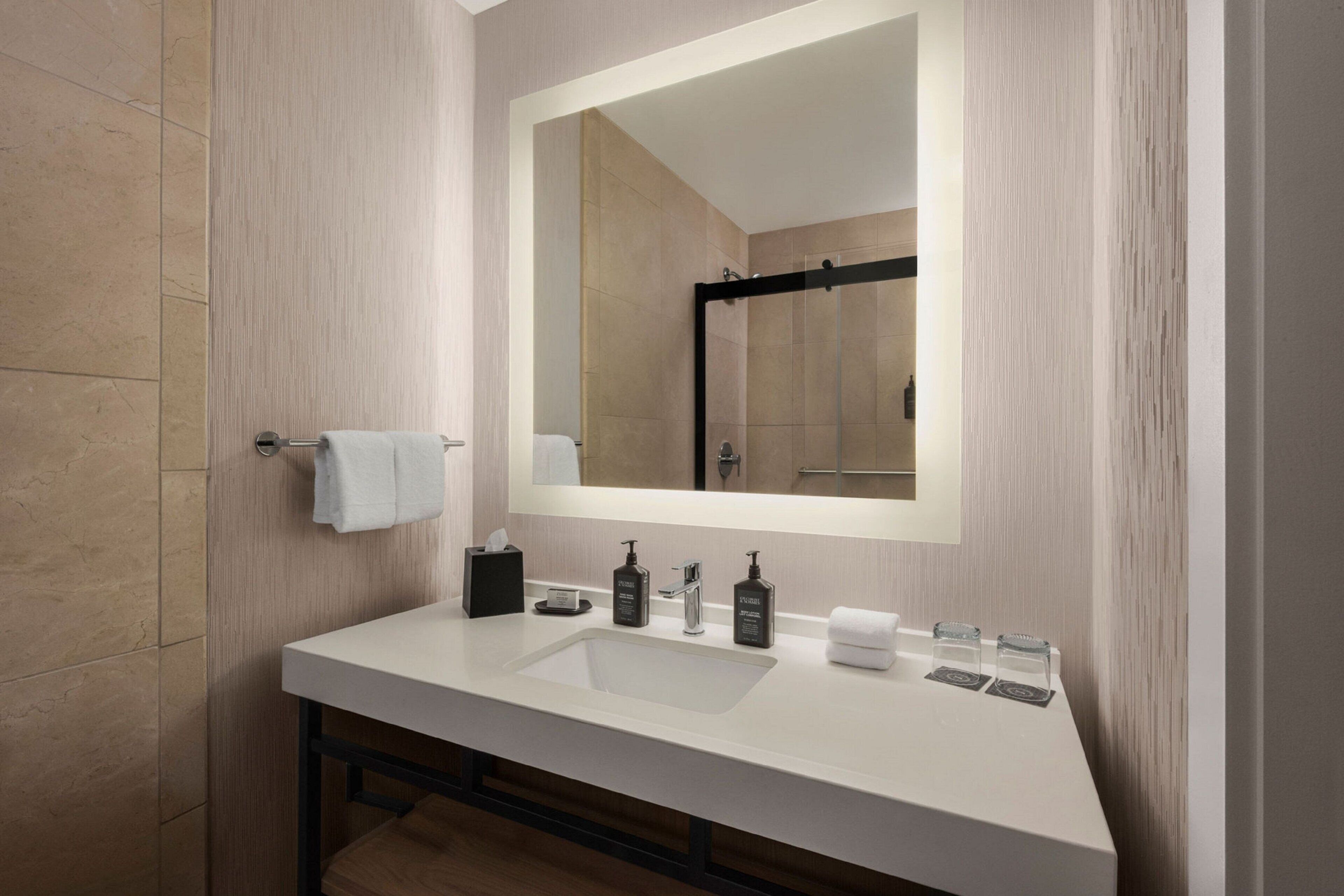 combined shower/bathtub, free toiletries, hair dryer, towels