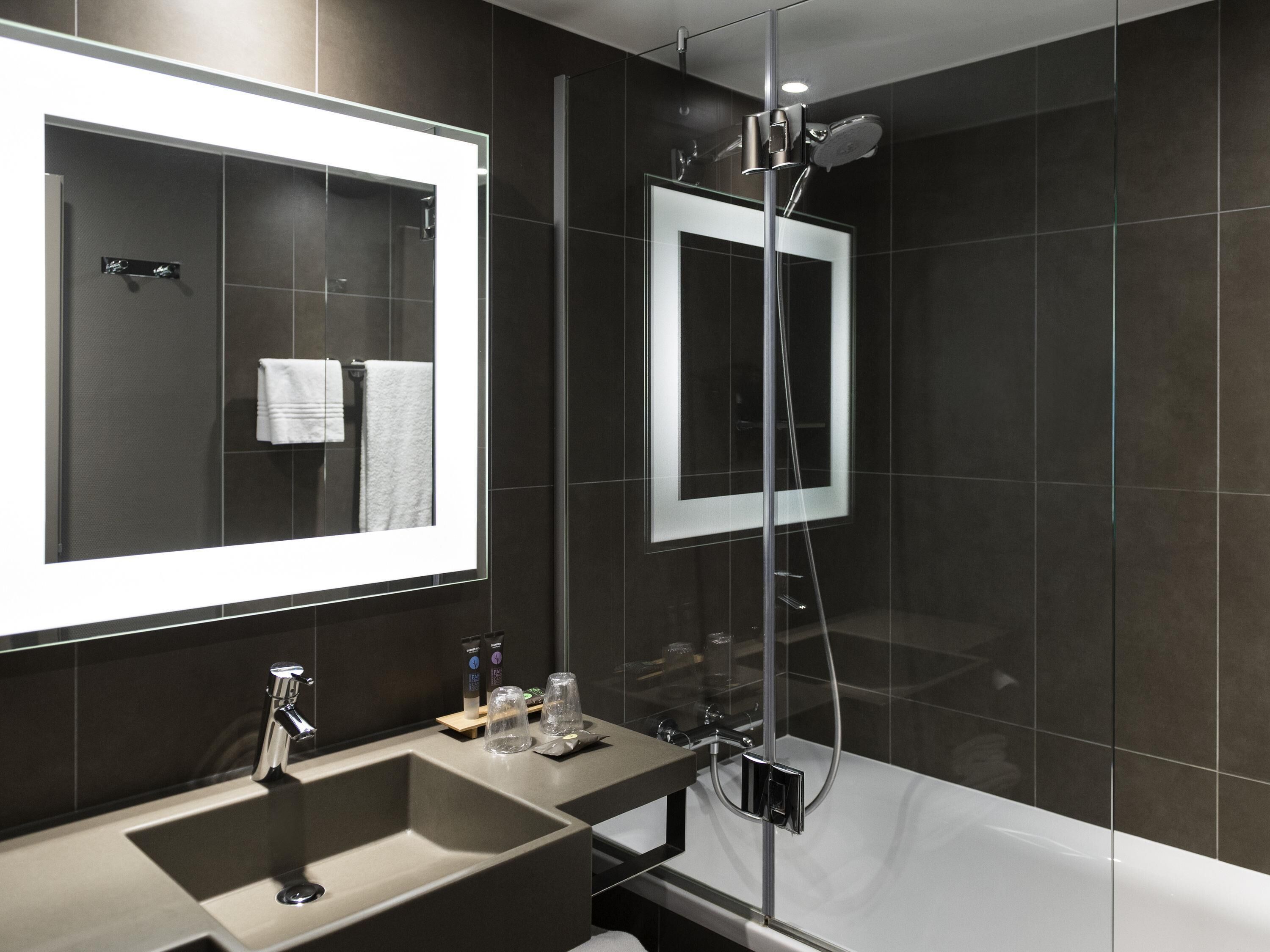 Minibar, safe på rommet, skrivebord og skrivebord for bærbar PC