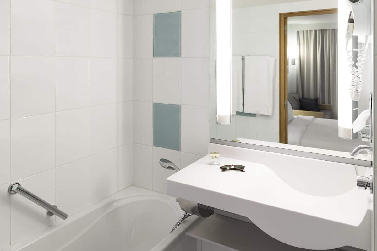 Phòng Superior, 1 giường đôi và sofa giường | Minibar, két bảo mật tại phòng, bàn