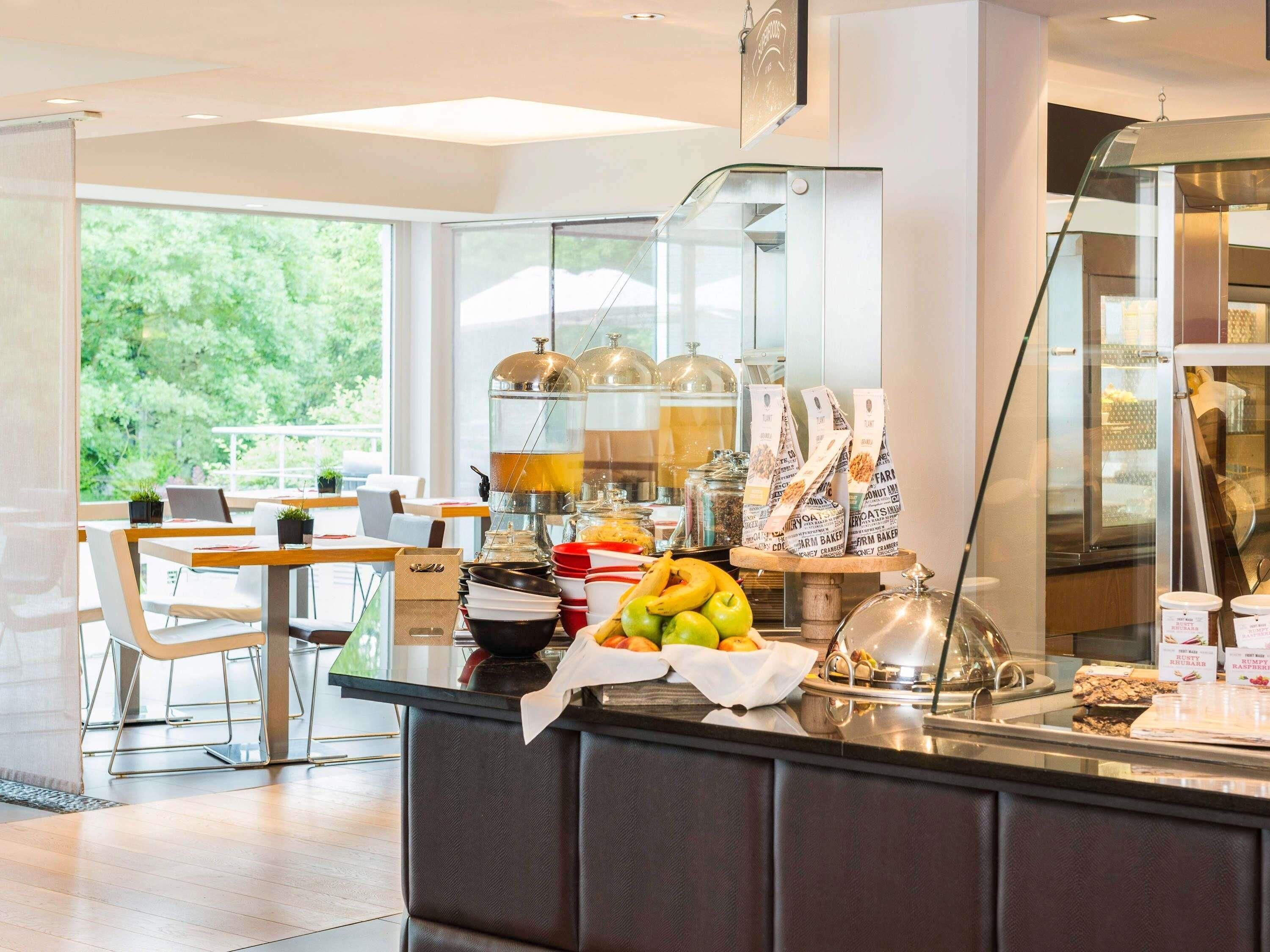 Petit déjeuner buffet (26 EUR par personne)