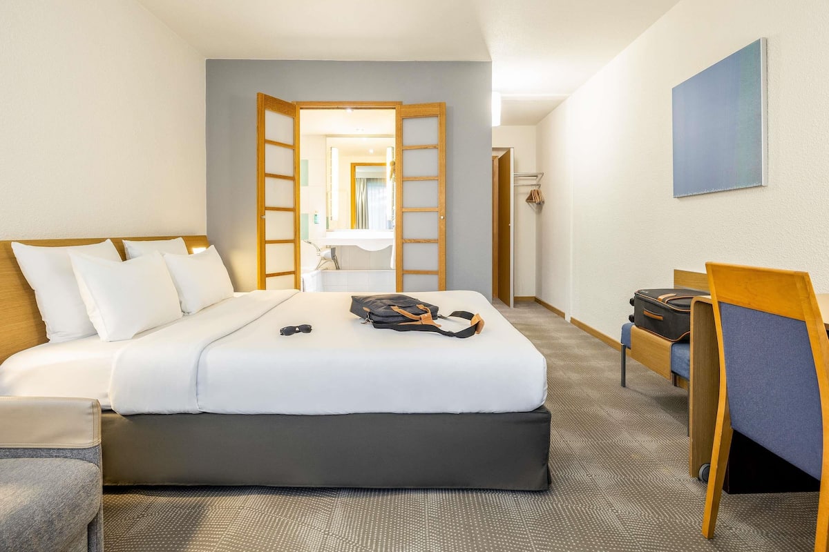 Superior-Zimmer, 1 Doppelbett | Minibar, Zimmersafe, Schreibtisch, laptopgeeigneter Arbeitsplatz