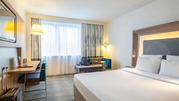 高级房, 1 张双人床 (Premium) | 迷你吧、客房内保险箱、办公桌、笔记本电脑工作区