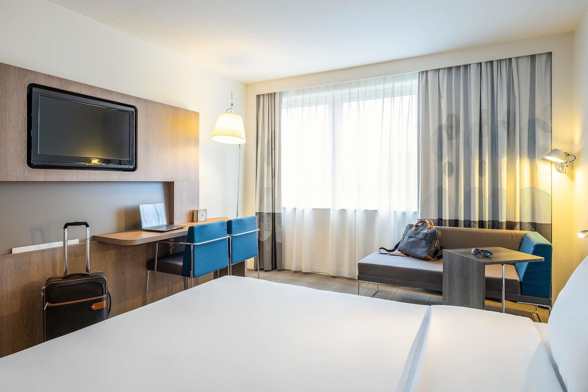 superior room, 1 double bed (premium) | minibar, in-room safe, desk, laptop workspace