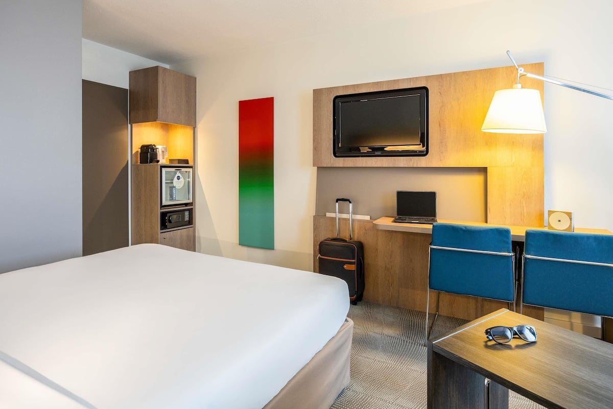 Superior Room, 1 Double Bed (Premium) | Minibar, in-room safe, desk, laptop workspace