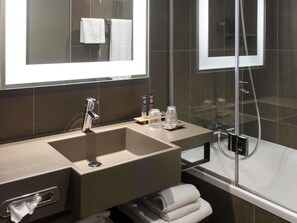Superior Room, 1 Double Bed (Premium) | Minibar, in-room safe, desk, laptop workspace