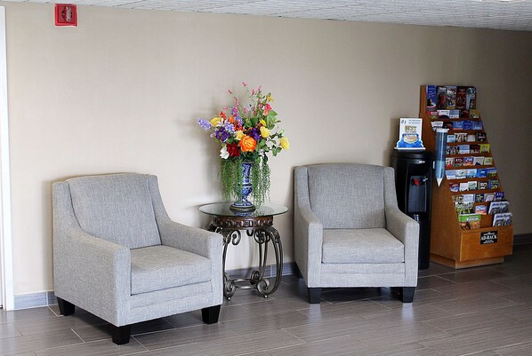Lobby - Baymont by Wyndham Springfield (Springfield)