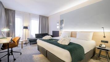 Standardzimmer, 1 King-Bett (Mid Floor) | Minibar, Zimmersafe, Schreibtisch, laptopgeeigneter Arbeitsplatz