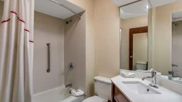 Deluxe Room, 1 King Bed, Non Smoking | Bathroom | Combined shower/tub, free toiletries, towels