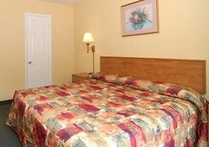 Iron/ironing board, free WiFi - Rodeway Inn Lewisburg (Lewisburg)