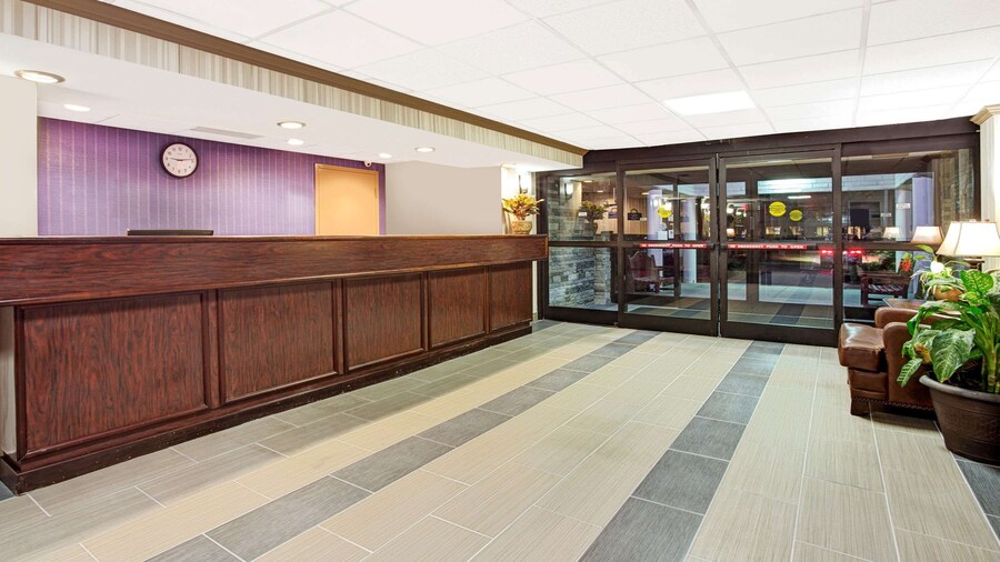 Days Inn by Wyndham Newport News City Center Oyster Point