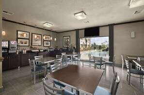 Free daily continental breakfast - Ramada by Wyndham Houston Intercontinental Airport South (Houston)