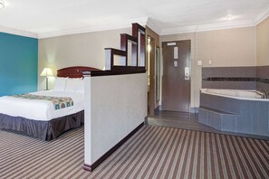 Deluxe Studio Suite, 1 King Bed, Non Smoking | Premium bedding, in-room safe, desk, laptop workspace - Ramada by Wyndham Houston Intercontinental Airport South (Houston)